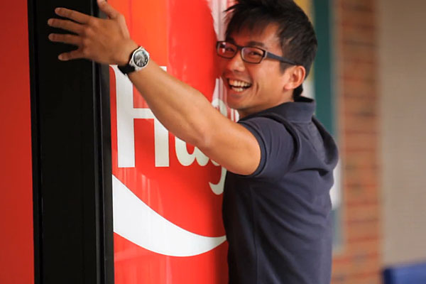 Coca-Cola: Hug Machine