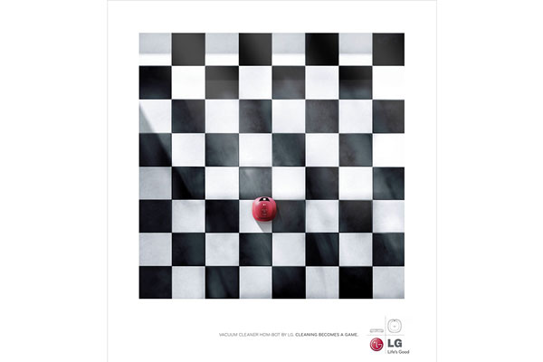 LG Vacuum Cleaner Hom-Bot: Chess, Backgammon, Maze