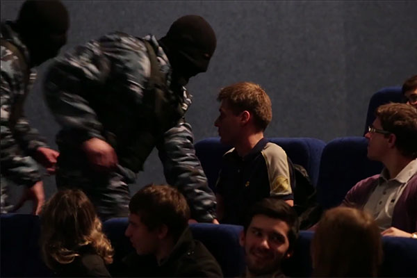 Amnesty International: Kidnapping performance for human rights in movie theater